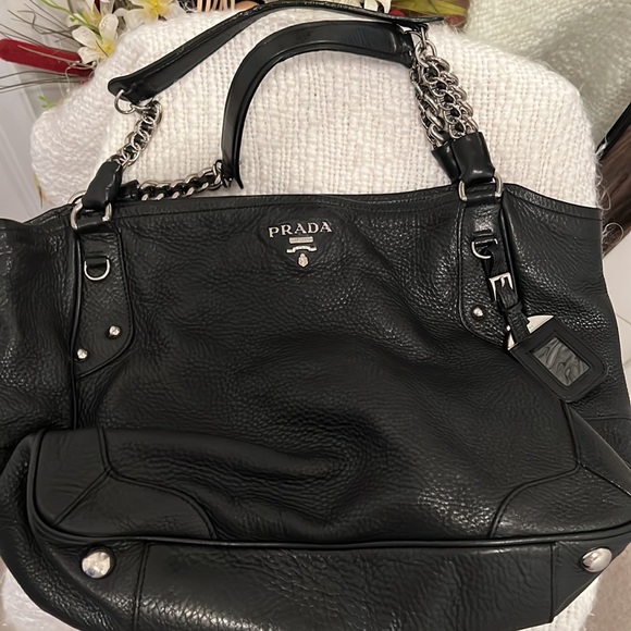 Black Leather Shoulder Bag - Picture 2 of 11